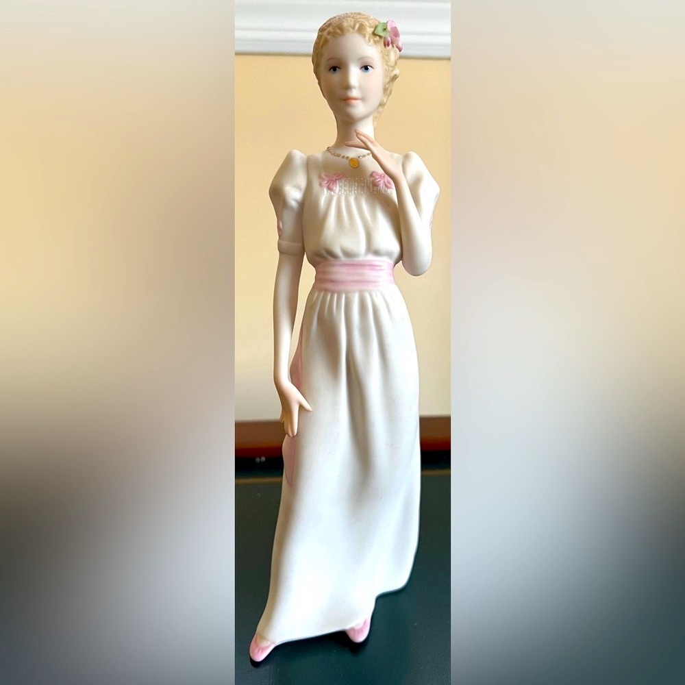 Rare Find1983 "Lucy Locket" By Cybis Nursery Rhymes Series Porcelain 9" Figurine